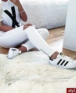 #blanco #ripped #jeans #adidassuperstar...: Lindos Atuendos Tumblr  