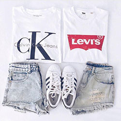 Traje de pantalones cortos Calvin Klein - camiseta, video, hashtag: trajes de verano,  Camiseta estampada  
