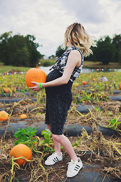 Las mejores ideas de atuendos de maternidad: diversión de otoño en Phillips Farm: 