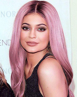 Kylie arrasando con el pelo rosa #pinkhair #pastelblonde #kyliejenner: 