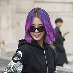 El lindo peinado morado de Irene Kim para cabello corto: 