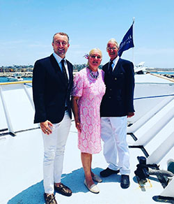 Príncipe Mario-Max Schaumburg-L. el: “El domingo es Yacht Funday ❤️ ¡La familia principesca les desea un feliz verano! #princemariomaxschaumburglippe #royals #royalty #fit…”: 