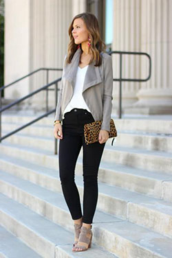 ¡Chaqueta gris, jeans negros, blusa blanca y atuendos de trabajo de tacones gruesos!: Chaqueta de salón  
