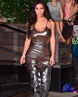 Kim ha estado usando ropa transparente casualmente en la ciudad y para muchos, la exposición es un poco impactante.: kim kardashian  