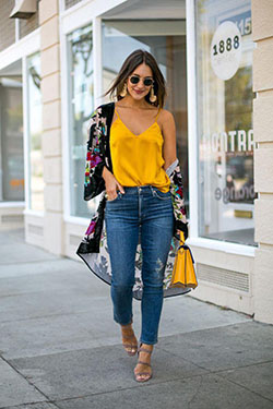 Bonito tanque amarillo Denim Jeans Outfits 2019: Trajes De Mezclilla,  Vaqueros,  Atuendos Informales,  Atuendo De Vaqueros,  tapa amarilla  