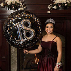 ¡Qué noche de celebración de una joven excepcional! Feliz cumpleaños 18...: Traje de fiesta de cumpleaños  