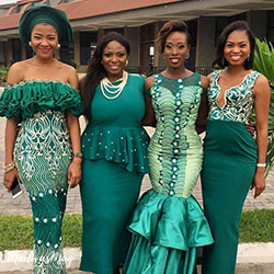 Elegante Aso Ebi. Chicas negras Aso ebi, vestido africano: trajes de fiesta,  vestidos africanos,  Envoltura,  camarones asos,  Vestidos Ankara  