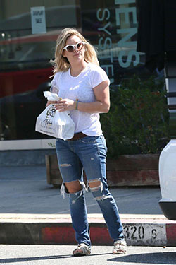 Hilary Duff: Trajes De Mezclilla,  Pantalones rasgados,  Los Angeles,  Hilary Duff,  mike comrie  