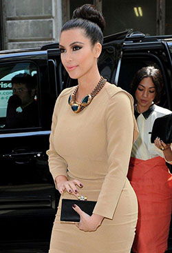 Ideas de peinado de moño de Kim Kardashian.: Kylie Jenner,  kim kardashian,  KrisJenner,  kourtney kardashian,  Outfits Con Peinado De Moño  