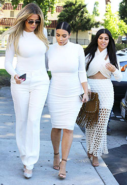 Estando al día con las Kardashians. Estando al día con las Kardashians. Kim Kardashian luce un traje pantalón de Gucci sin top en L.A.: Kylie Jenner,  Kendall Jenner,  kim kardashian,  KrisJenner,  scott disick,  kourtney kardashian,  Telerrealidad,  Lamar Odom  