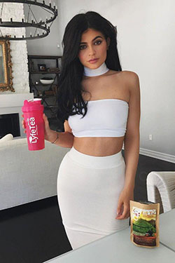 Kylie Jenner - Compartiendo sus secretos de barriga plana en: Kylie Jenner  
