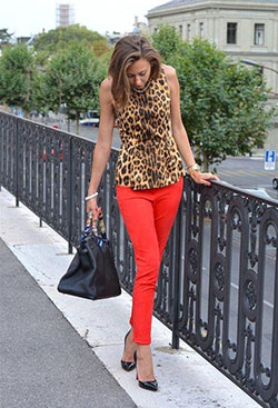 blusa con estampado animal. rojo y leopardo: Pantalones ajustados,  Huella animal,  Pantalones rojos,  Top leopardo,  pantalones rojos  