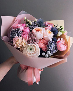 Ramo de flores frescas de fantasía floral: Ramo de flores de corazón,  Arreglos Florales Ideas,  flor para aniversario de bodas  