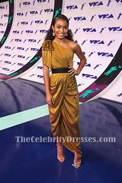 Yara Shahidi sexy un hombro drapeado alto bajo vestido de noche 2017 MTV Video Music Awards TCD7479: 
