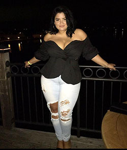 Jeans para chicas con curvas de talla grande: Vestido elegante,  Morena Rosa,  Modelo caliente de talla grande  