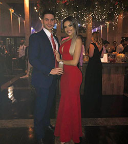 Homecoming Outfits #Couple Vestido de fiesta, Vestido de noche: vestidos de coctel,  vestido sin espalda,  trajes de fiesta,  vestido rojo  