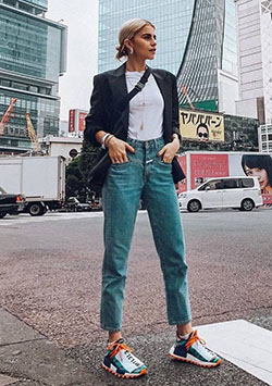 Caroline Daur, jeans de mamá: vestidos de alfombra roja,  Vaqueros de mamá,  Ideas de ropa de calle,  ronda carolina,  moda alemana  