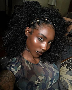 Cabello negro, rizo Jheri: Cabello con textura afro,  Piel oscura,  rizo jheri,  peinados africanos,  Cuidado del cabello  