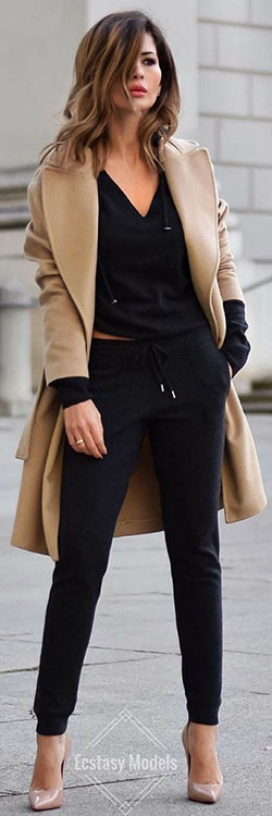 Outfits de invierno pantalones negros: Traje de invierno informal,  trajes de invierno,  Pantalones ajustados  