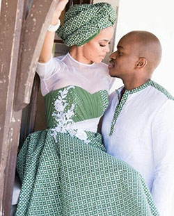 vestidos de novia tradicionales: Trajes africanos a juego  