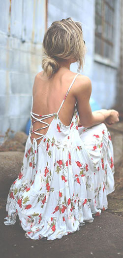Lindos vestidos de verano fluidos: vestido sin espalda,  Trajes de vacaciones en la playa,  Trajes Florales  