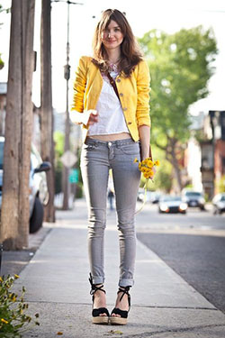 Jeans grises con suéter amarillo: Pantalones ajustados,  Outfits Amarillo Niñas  