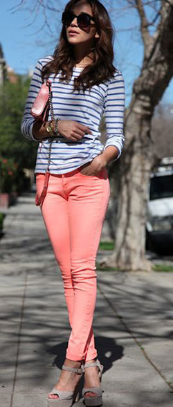 Pink Jeans Outfit Ideas De Tumblr: Pantalones ajustados,  vaqueros rosas,  Ideas de atuendos con jeans  