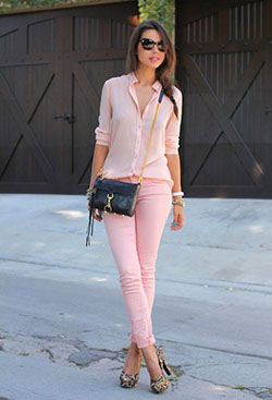 Qué llevar con jeans rosas: Pantalones ajustados,  vaqueros rosas  