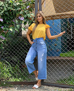 top amarillo y jeans: Outfits Amarillo Niñas  