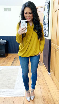 Top amarillo con jeans ajustados: Outfits Amarillo Niñas  