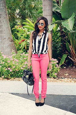 Echa un vistazo a las combinaciones para ver qué llevar con Pink Jeans.: vaqueros rosas,  Pantalón rosa  