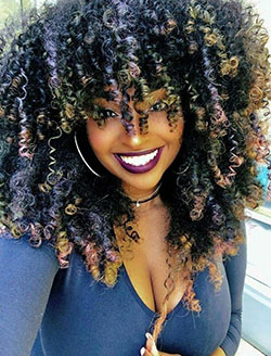 Belleza de ébano con cabello rizado: Cabello con textura afro,  Ideas de peinado,  peinados africanos,  Cabello largo  