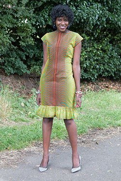 Modelo de moda, vestido ajustado: Trajes Africanos Tradicionales  