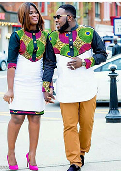 Traje africano moderno para parejas.: paño kente,  Trajes africanos a juego  