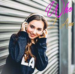 ¡Caroline (@carolines_music) luciendo audífonos dorados y una sudadera de Los Ángeles! la amo: Chicas guapas,  Instagram de chicas guapas  