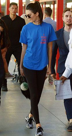 camiseta oversize kendall jenner: Kylie Jenner,  Kendall Jenner,  KrisJenner,  Traje de camiseta,  Trajes De Legging  