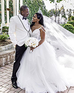 vestidos de novia sudafricanos: Vestido de novia,  Personas de raza negra,  Ramo de flores,  Recepción de la boda,  trajes de boda africanos  