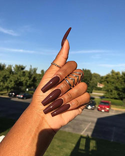 Uñas de ataúd marrón chocolate, Uñas decoradas: Esmalte de uñas,  Arte de uñas,  Uñas acrilicas  