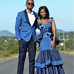 Atuendo Tswana bien admirado con estampados de cera africana: Vestido de novia,  vestidos africanos,  Código de vestimenta,  Vestidos Shweshwe  