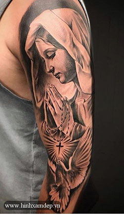 Impresionantes diseños de tatuajes católicos católicos romanos: perforación del cuerpo,  Tatuador,  Tatuajes Religiosos  