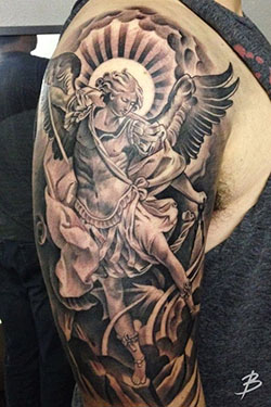 Diseños de tatuajes católicos con clase de ángel guardián: tatuaje de manga,  Tatuador,  Tatuajes Religiosos  