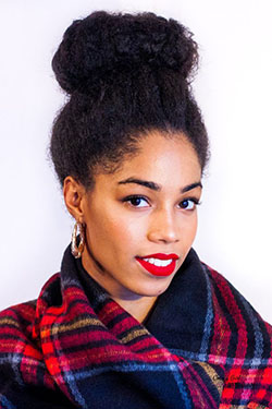 Maquillaje de niña negra con lápiz labial rojo: Cabello con textura afro,  Ideas para teñir el cabello,  Cosméticos MAC,  Belleza Fenty,  maquillaje de niña africana  