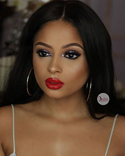 El mejor lápiz labial rojo mate para piel oscura con ojos ahumados: modelo,  Chicas hermosas,  maquillaje de niña africana  