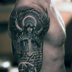 Ángel sosteniendo cruz tatuaje, Tatuaje en la manga: tatuaje de manga,  Tatuajes Religiosos  