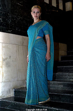 Scarlett johansson en sari: parís hilton,  Scarlett Johansson,  celebridades de hollywood en sari,  chicas calientes en sari  
