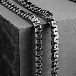 Collar de cadena con pavé de caja griega de plata de ley de 4,6 mm £ 118,00: 