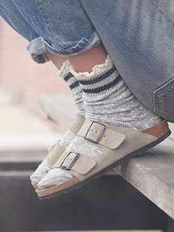 Inspire a todas las chicas Birkenstocks 90s, calcetines y sandalias: birkenstock arizona,  Birkenstock  