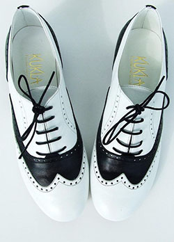 Tendencias de zapatos: ideas de atuendos, zapatos Oxford, Roshe Run: Zapato de tacón alto,  Piso de ballet,  Zapatos deportivos,  Zapato oxford,  Tendencias en zapatos para niña  