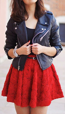 Outfits con falda skater roja: Vestido de noche,  Camisa sin mangas,  Chaqueta de cuero,  Falda de patinadora,  falda de flores,  moda grunge,  Ideas de atuendos para el lunes  