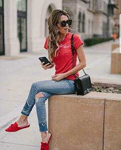 Blog de moda, Ropa casual, denim y camiseta: chaqueta de jean,  blogger de moda,  Trajes De Zapatos Rojos,  Camiseta estampada  